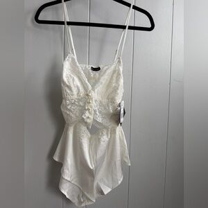 NWT Cinema Etoile Lace Bralette w/ Shorts. Bridal White. Size M. Adj. Straps.